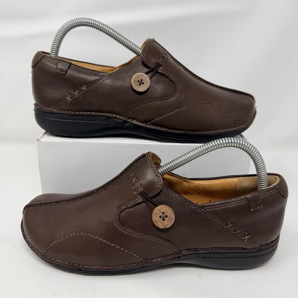 Clarks Unstructured Un.Loop Brown Leather Slip On Loafers Size 8M Button Comfort